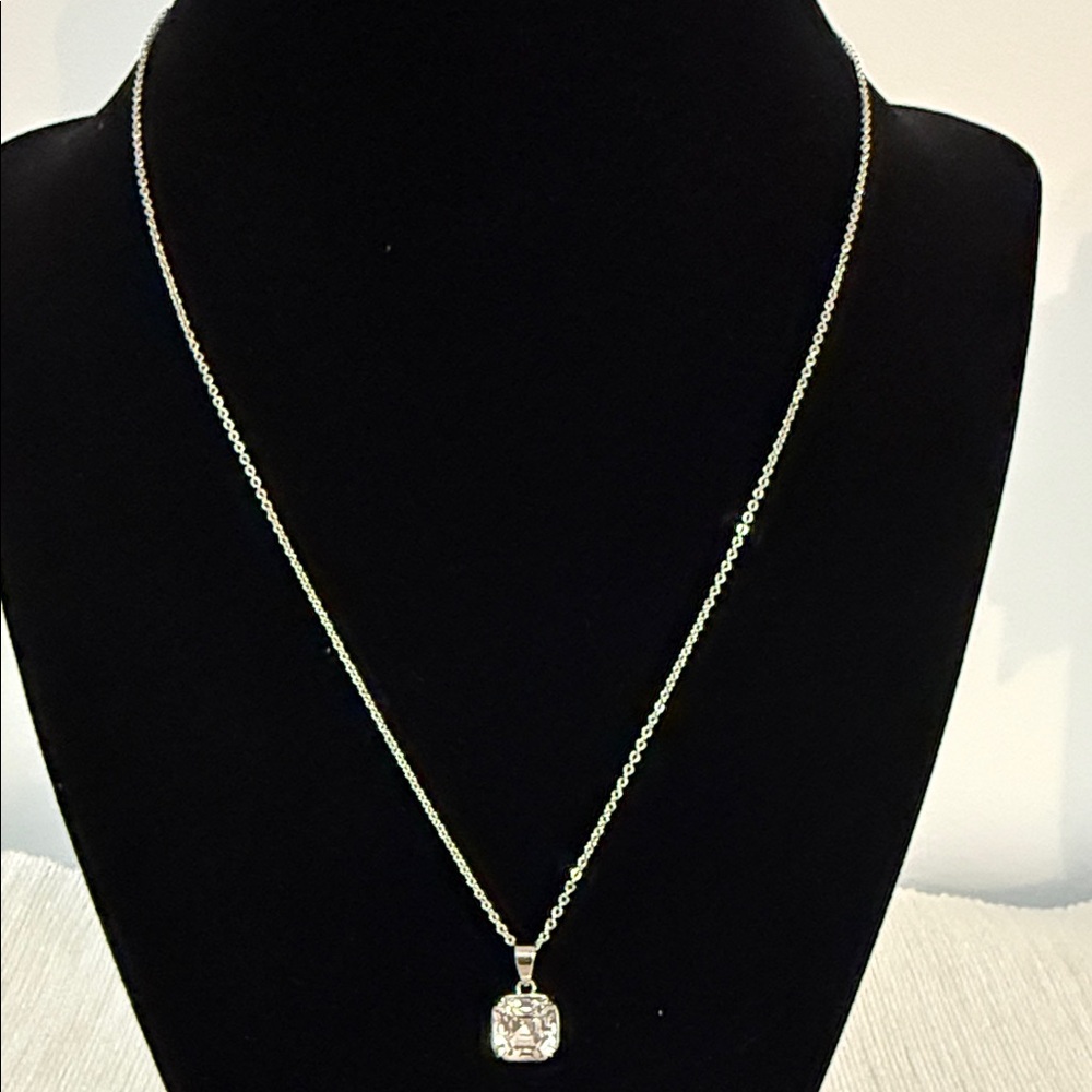 NIC & SYD Necklace with Swarovski Crystals